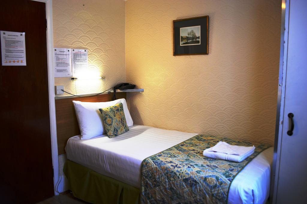 Falcon Hotel London Rum bild